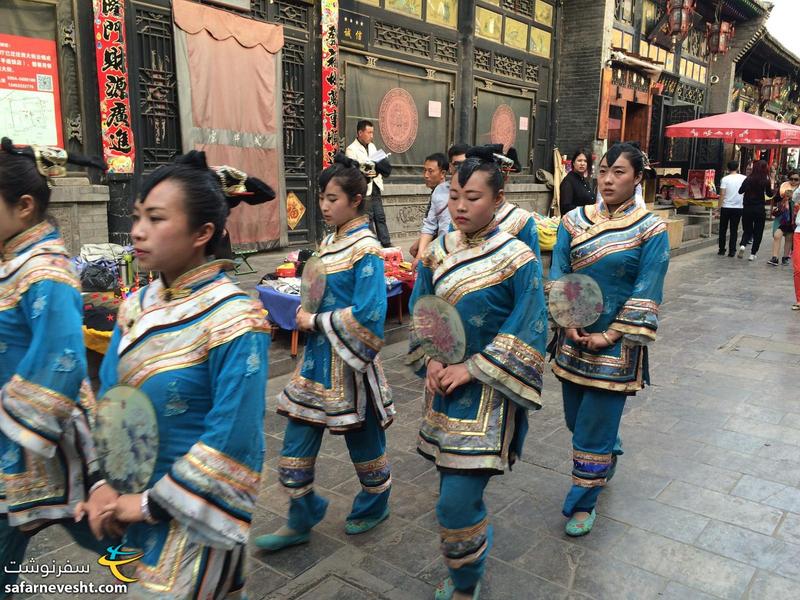 رژه خدمتکاران امپراطور در مرکز شهر پینگ یائو