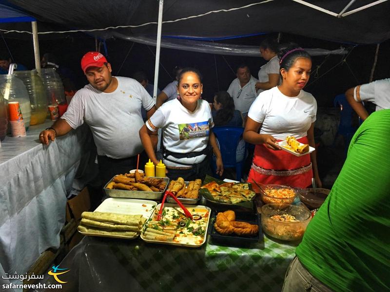 غذای خیابانی در فلورس گواتمالا