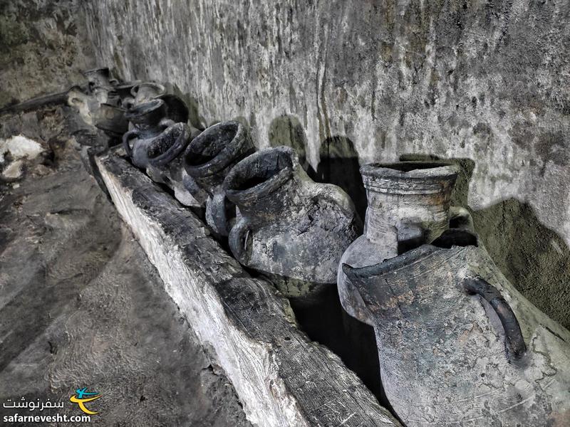 کوزه های باستانی روغن زیتون، که هر سال پُر و برای چراغ های معبد استفاده می شن