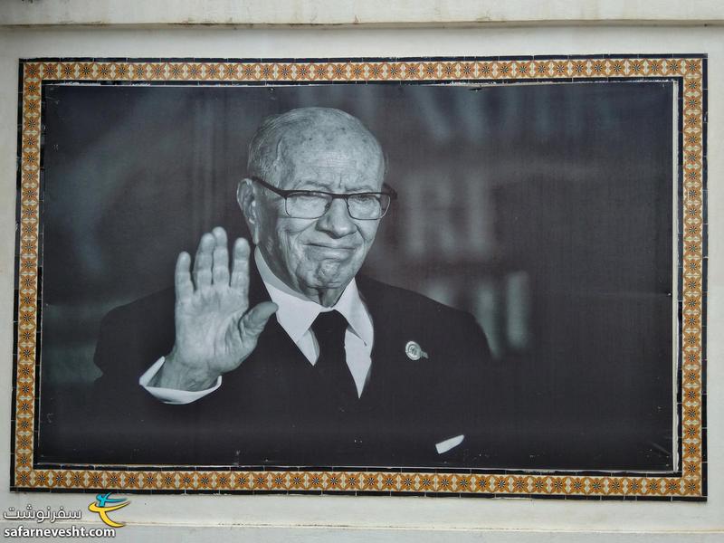 تابلو رئیس جمهور قبلی تونس روی دیوار