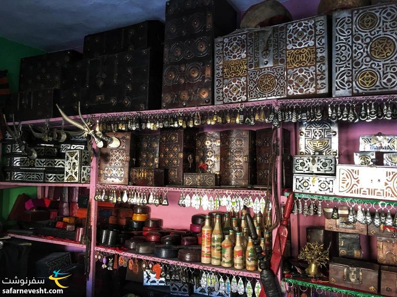 صنایع دستی موریتانی – صندوق های فلزی و شن های رنگی (شبیه جزیره هرمز)