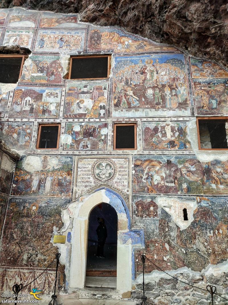 نقاشی دیواری داخل صومعه