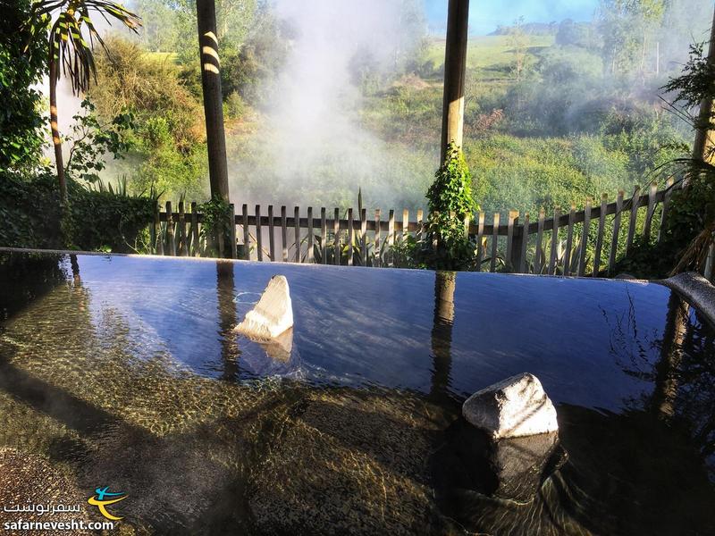 حوضچه آب گرم در دره های سرسبز نیوزیلند
